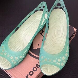 CROCS Women's Mint Green Flats  open toe, size 7
